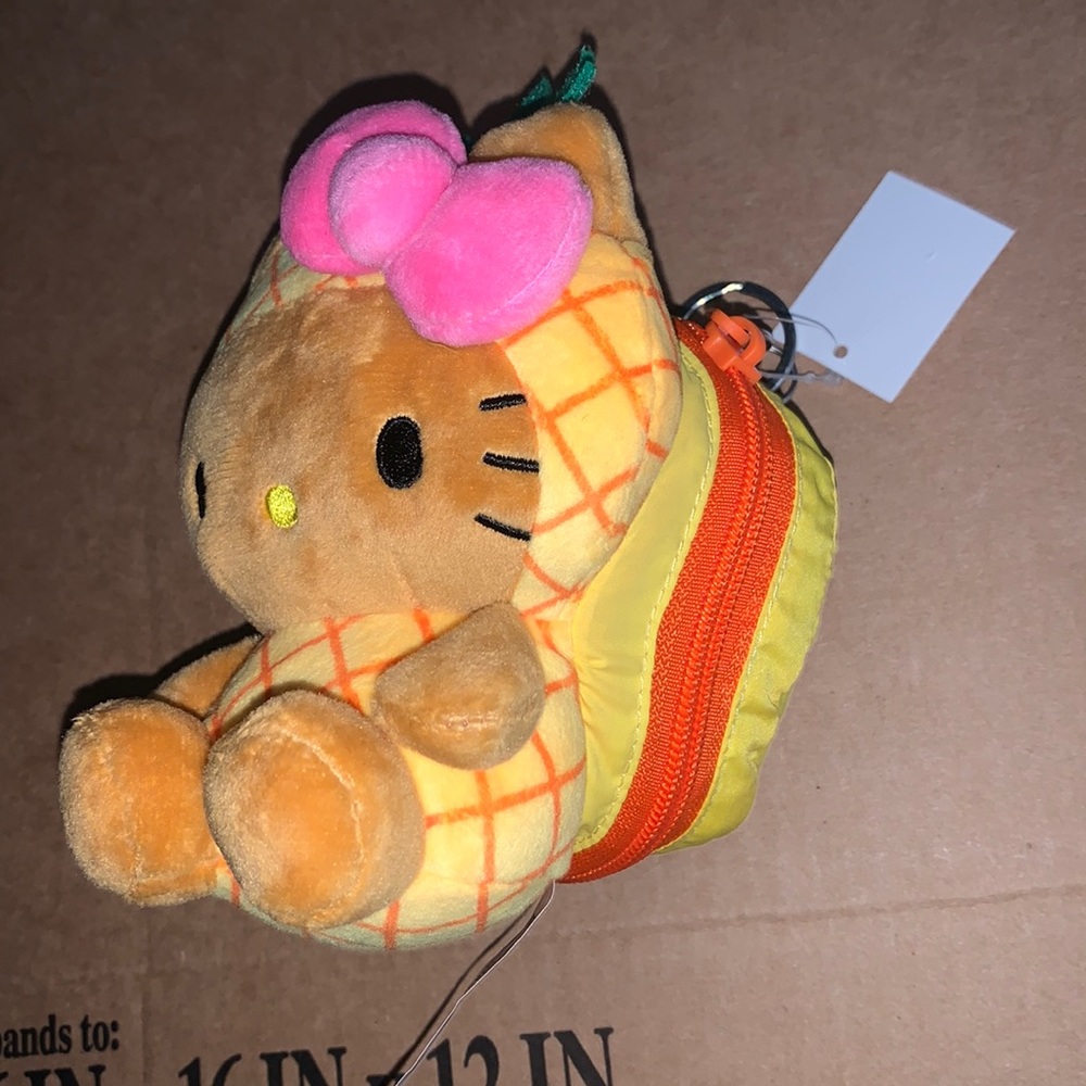 Hawai’i Hello Kitty Foldable Tote With Plush